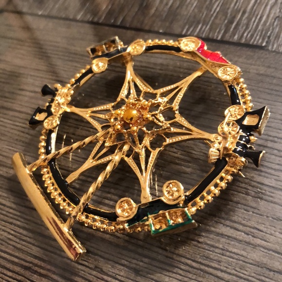 Vintage Goldtone Ferris Wheel Pin with Cars & Trains - Picture 4 of 16